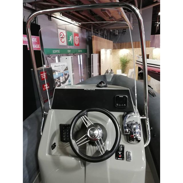 Purchase Pro Marine Manta 680 Console Cover Purchase Pro Marine Manta 680 Console Cover