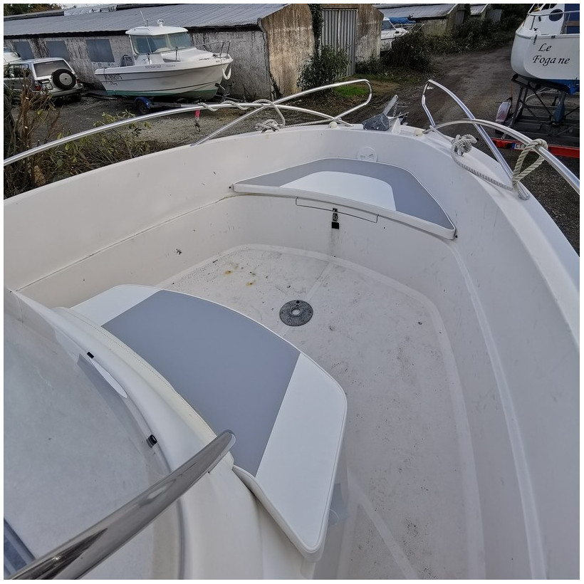 Purchase Cushions for storage bin bow Quicksilver 635 Commander